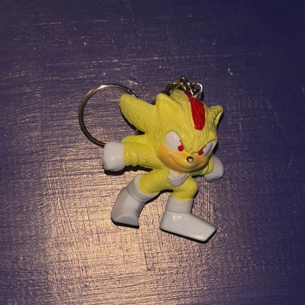 Yellow and White super shadow sonic the hedgehog Character Keychain